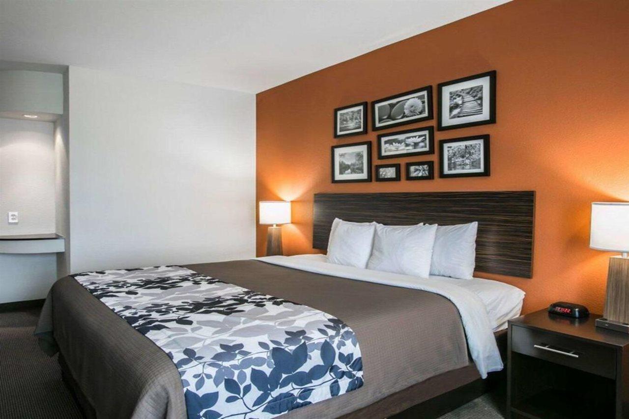 Restwell & I-45 North 3* Westfield