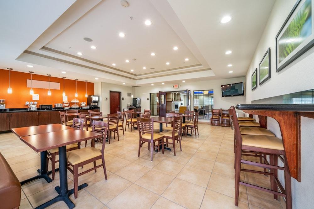 Hotel Restwell & I-45 North 3*