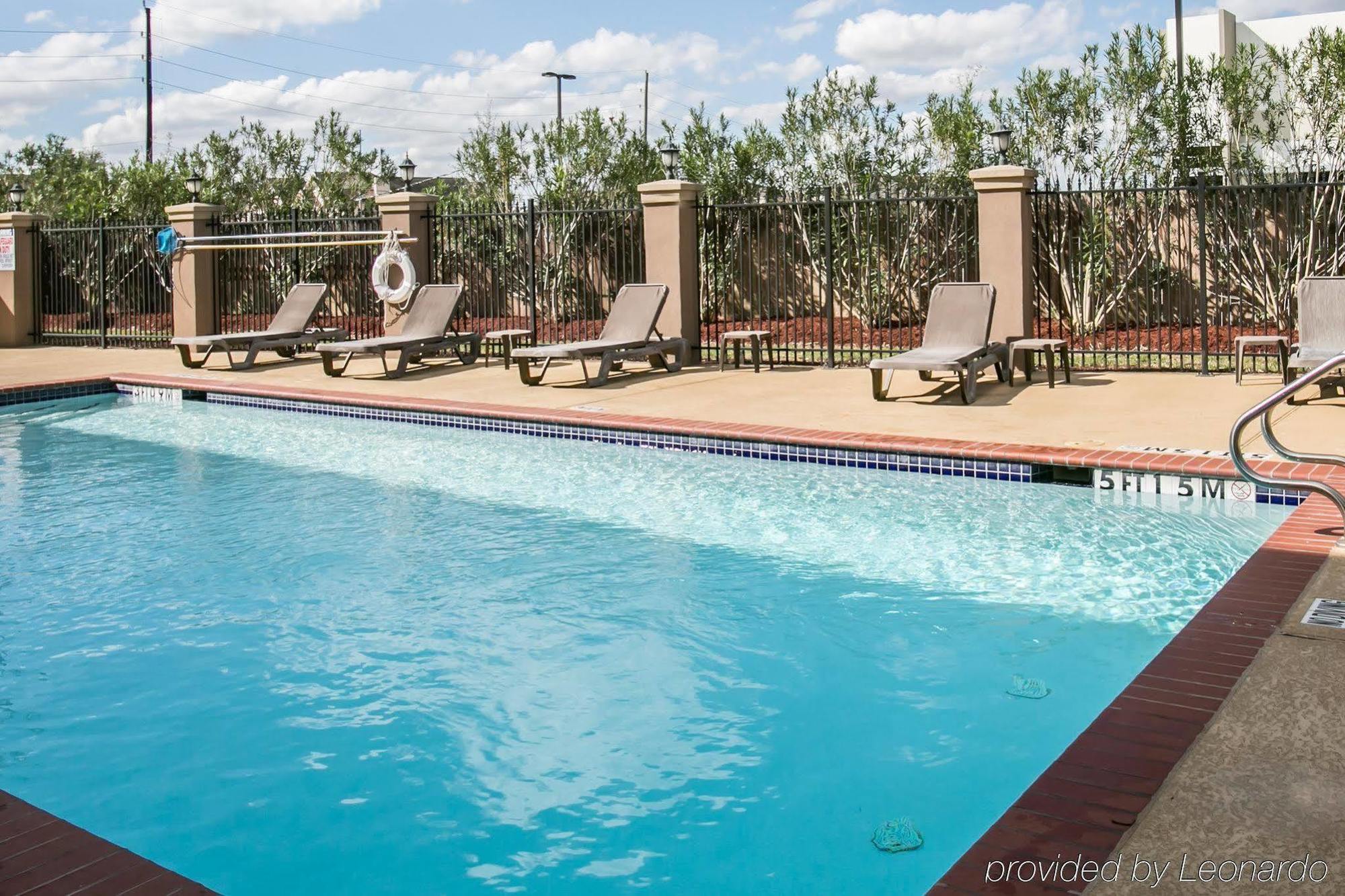 Hotel Restwell & I-45 North Westfield
