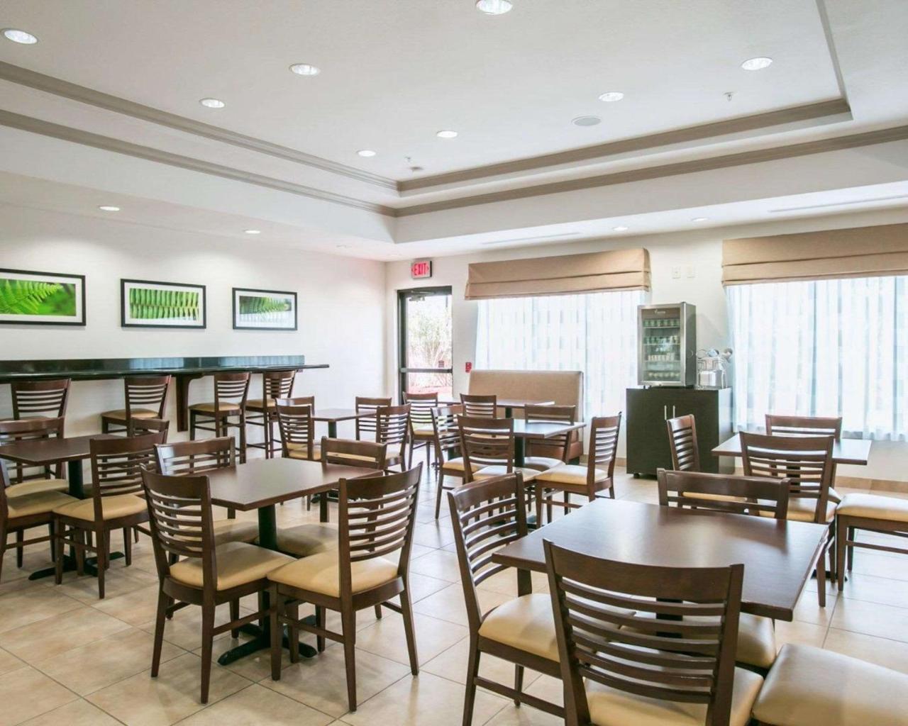 Hotel Restwell & I-45 North Westfield
