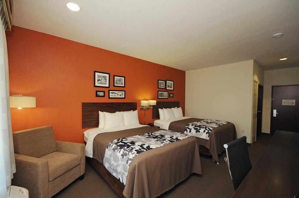 Hotel Restwell & I-45 North Westfield